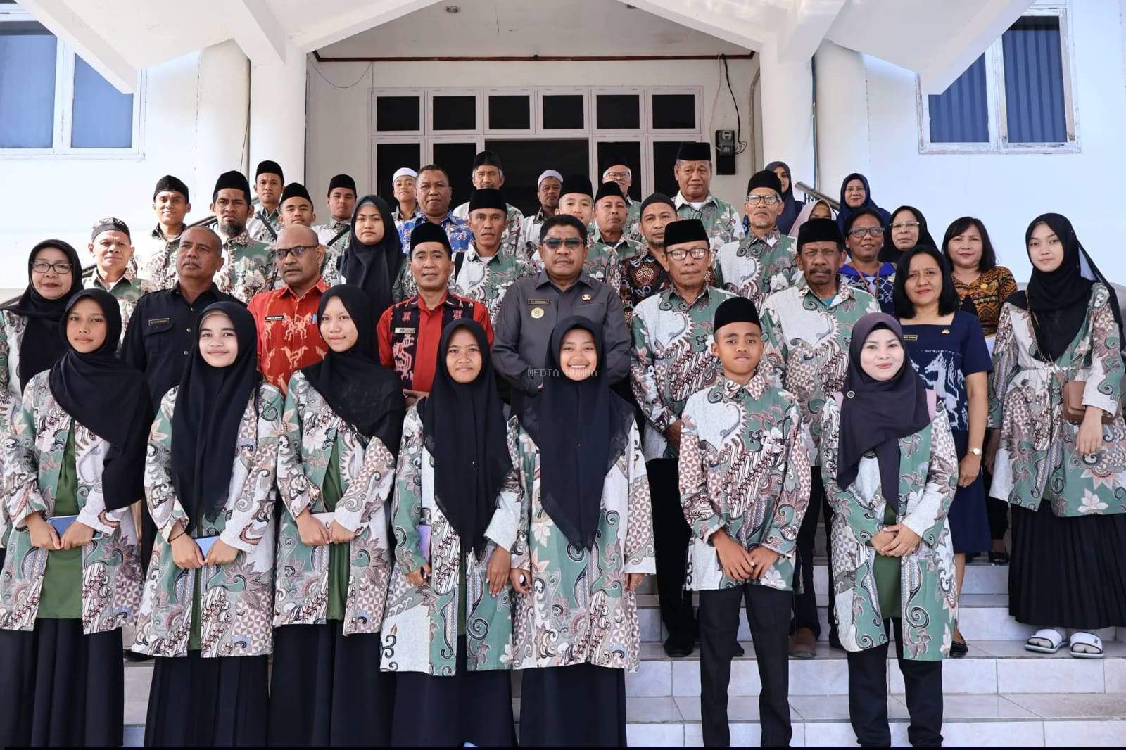 Bupati Umbu Lili Lepas Secara Resmi Kafilah MTQ Sumba Timur Untuk Mengikuti Lomba Tingkat Provinsi NTT