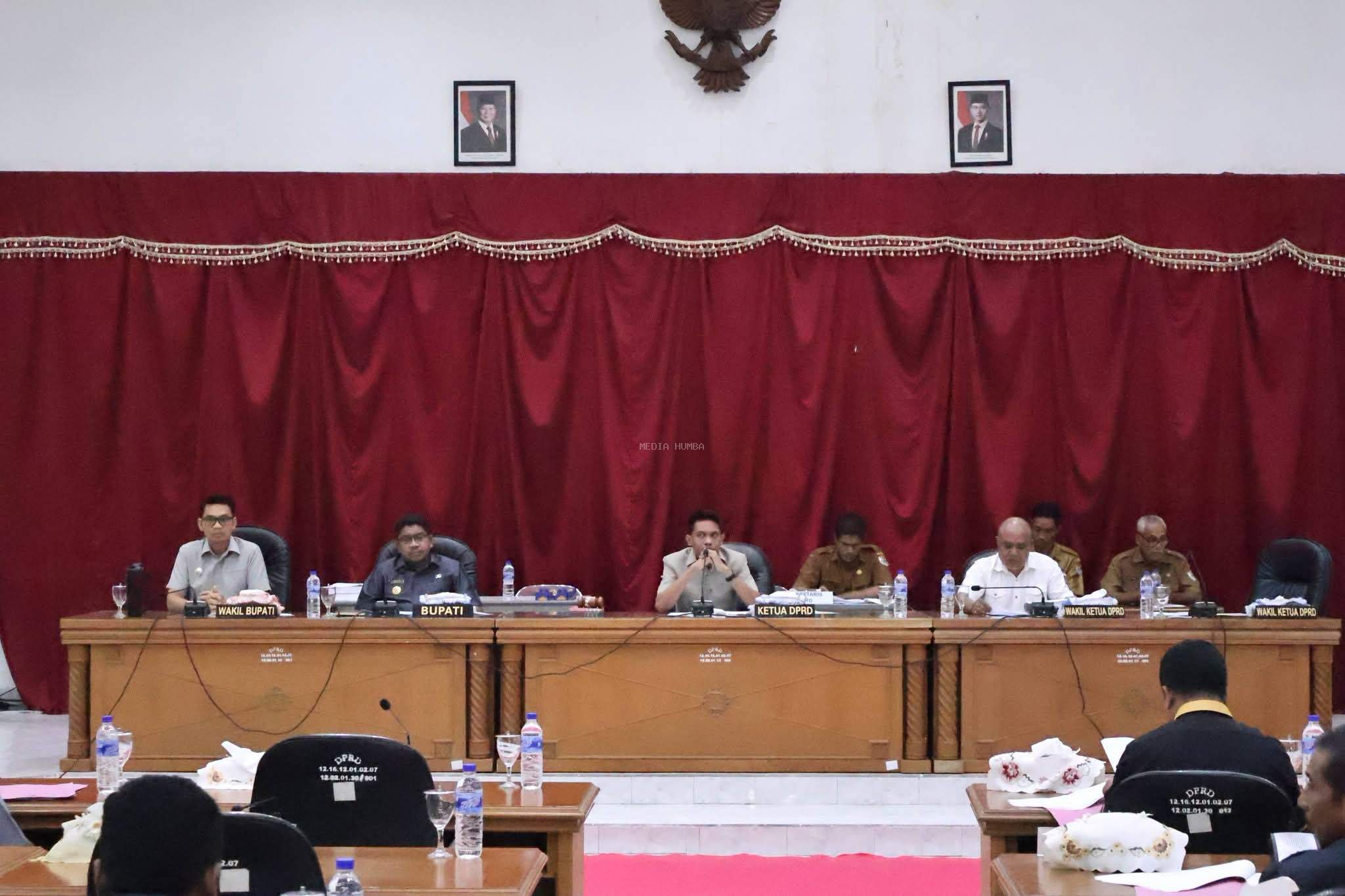 Rapat Paripurna DPRD Kabupaten Sumba Timur: Pandangan Umum Fraksi-fraksi terhadap Nota Keuangan dan Hasil Pemeriksaan BPK RI Terhadap LKPD TA 2025