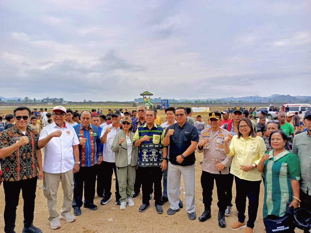 Dr. Umbu Rudi Kabunang Mengundang Ketum KONI Pusat Hadiri Final Pacuan Kuda Bupati Cup Sumba Barat