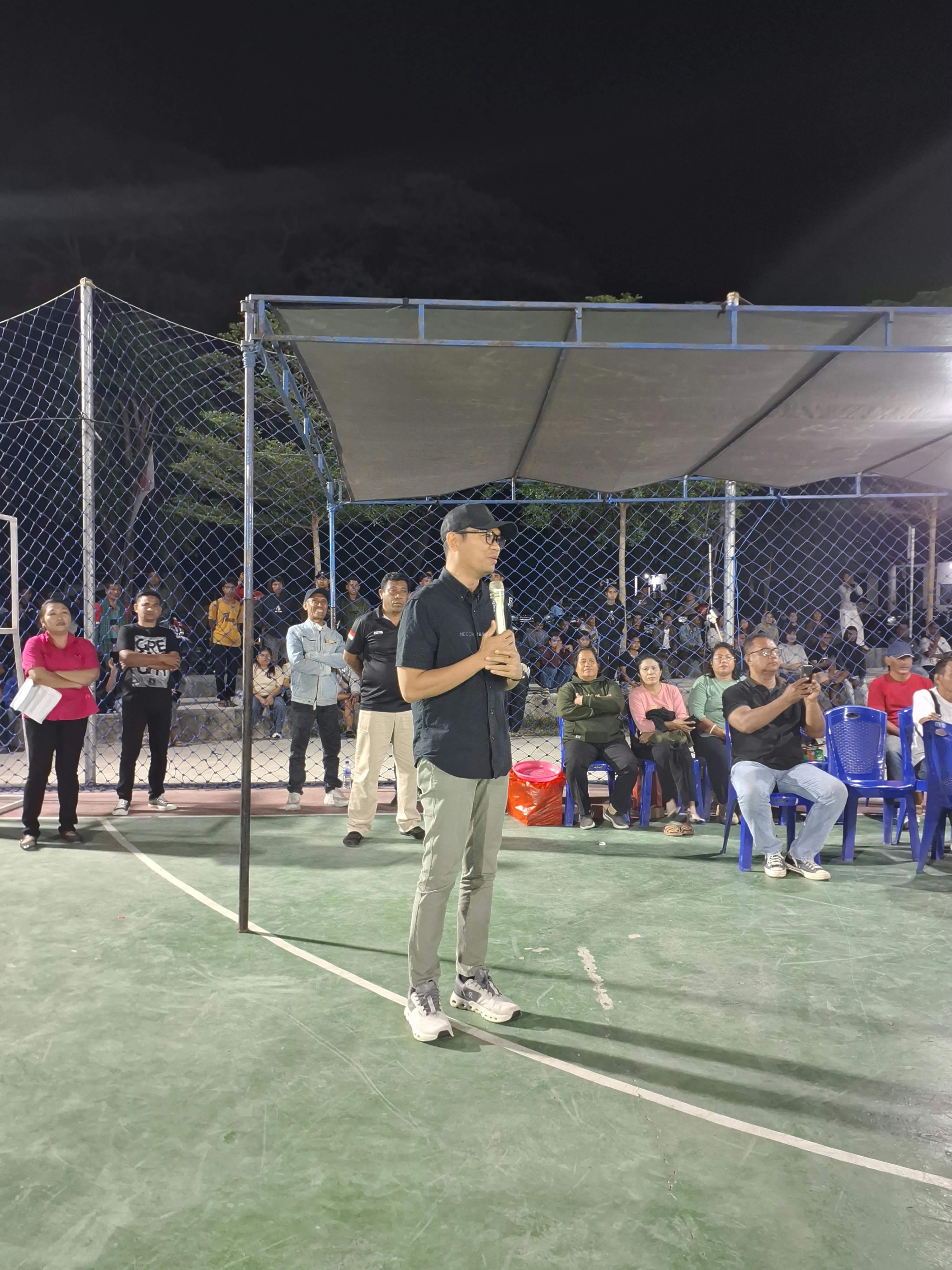 Turnamen Bola Voli Antar Pelajar SMA/SMK Se-Kabupaten Sumba Timur Ditutup Secara Resmi Oleh Wakil Bupati