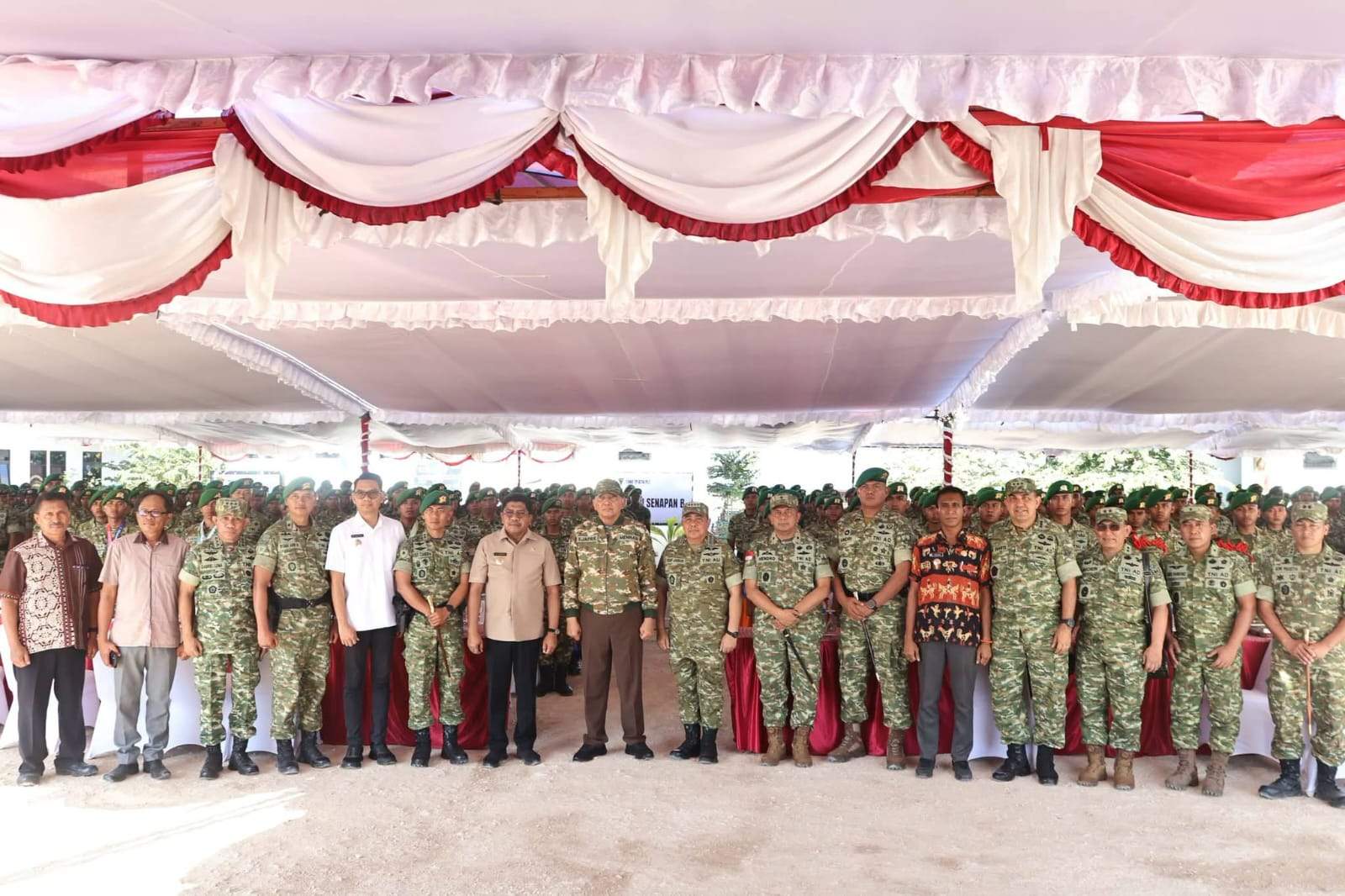 Kunker Menhan RI Ke Markas Yonif TP 876/Palatana Disambut Secara Langsung Oleh Bupati Dan Wakil Bupati Sumba Timur