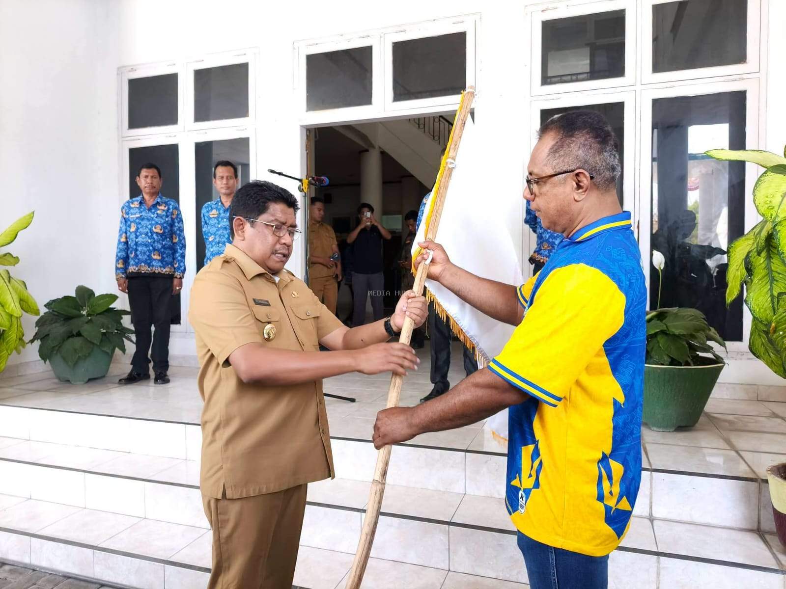 Bupati Sumba Timur Lepas Kontingen POPDA VIII Tahun 2026, Dorong Atlet Raih Prestasi Terbaik